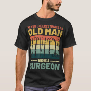 Camiseta Nunca Subestimes A Un Hombre Mayor Que Es Un Ciruj