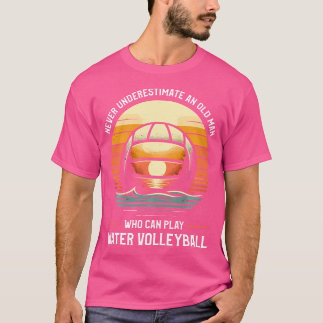 Camiseta Nunca Subestimes A Un Hombre Mayor Que Puede Jugar (Anverso)