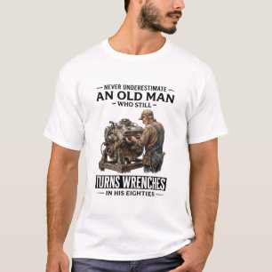 Camiseta Nunca Subestimes a un Hombre Mayor que Todavía Gir
