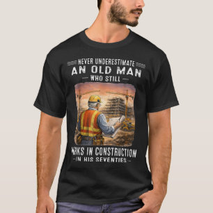 Camiseta Nunca Subestimes a un Hombre Mayor que Todavía Tra