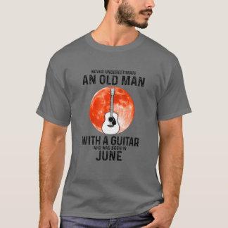 Camiseta Nunca Subestimes A Un Viejo Con Junio De Guitarra