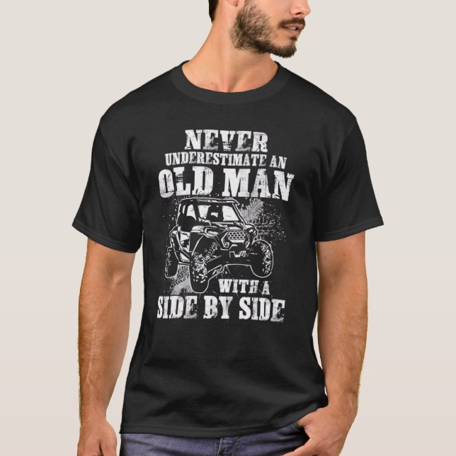Camiseta Nunca Subestimes A Un Viejo Con Un Lado A Uno (Anverso)