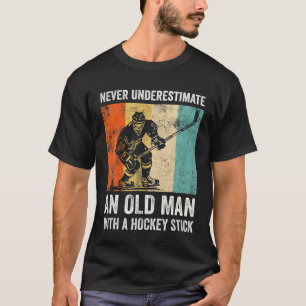 Camiseta Nunca Subestimes A Un Viejo Con Un Palo De Hockey