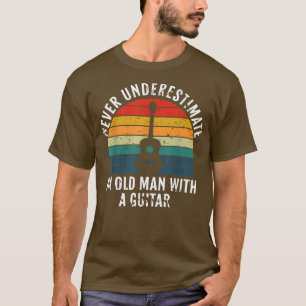 Camiseta Nunca Subestimes A Un Viejo Con Un Retro De Guitar