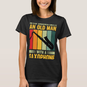 Camiseta Nunca Subestimes A Un Viejo Con Un Saxofón