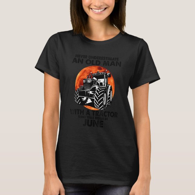 Camiseta Nunca Subestimes A Un Viejo Con Un Tractor Junio (Anverso)