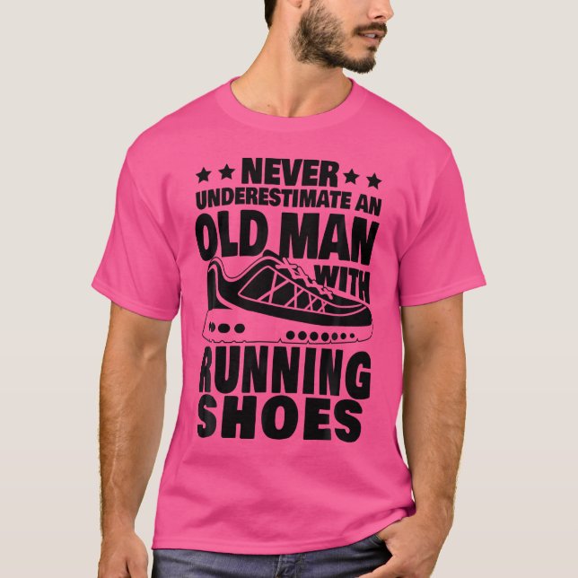 Camiseta Nunca Subestimes A Un Viejo Con Zapatos Corriendo (Anverso)