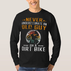 Camiseta Nunca subestimes a un viejo en una bicicleta sucia