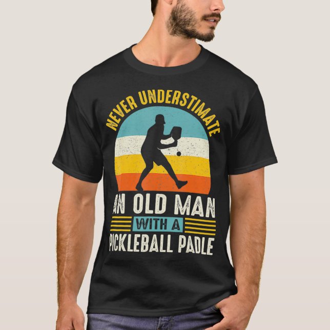 Camiseta Nunca Subestimes A Un Viejo Hombre Divertido De Pi (Anverso)