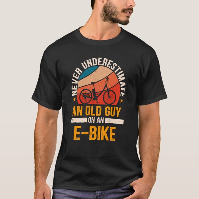 Camiseta Nunca Subestimes A Un Viejo Hombre En Bicicleta E (Anverso)