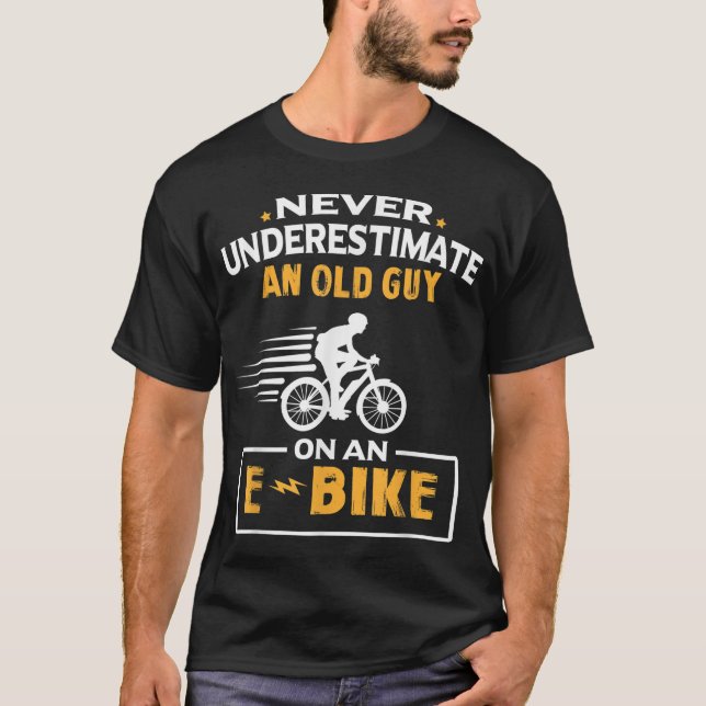 Camiseta Nunca Subestimes A Un Viejo Hombre En Bicicleta El (Anverso)