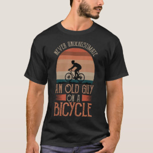 Camiseta Nunca Subestimes A Un Viejo Hombre En Un Ciclismo 