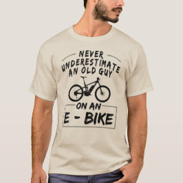Camiseta ¡Nunca Subestimes A Un Viejo Hombre En Una Bicicle