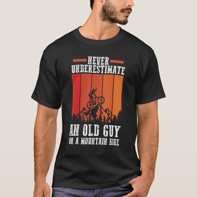 Camiseta Nunca Subestimes A Un Viejo Hombre En Una Biciclet (Anverso)