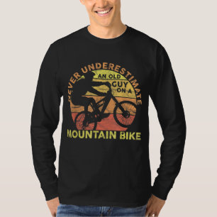 Camiseta Nunca Subestimes A Un Viejo Hombre En Una Biciclet