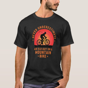 Camiseta Nunca Subestimes A Un Viejo Hombre En Una Biciclet