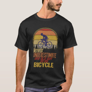 Camiseta Nunca Subestimes A Un Viejo Hombre En Una Etiqueta