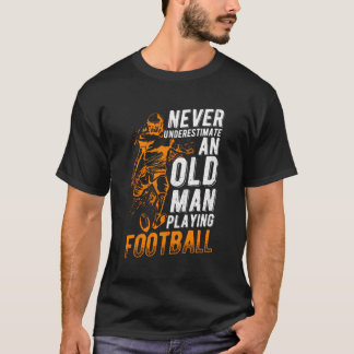 Camiseta Nunca Subestimes A Un Viejo Jugando Fútbol Por Fav
