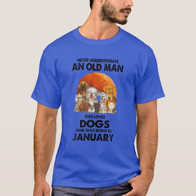 Camiseta Nunca Subestimes A Un Viejo Que Ama A Los Perros (Anverso)