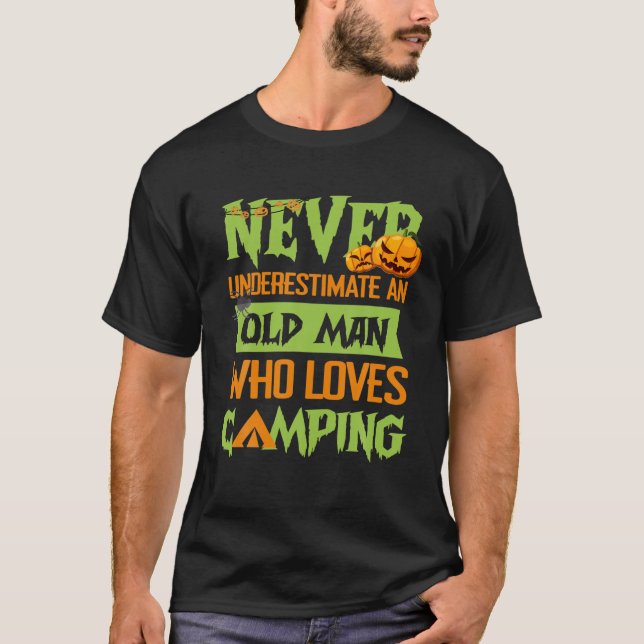 Camiseta Nunca Subestimes A Un Viejo Que Ama Acampar H (Anverso)