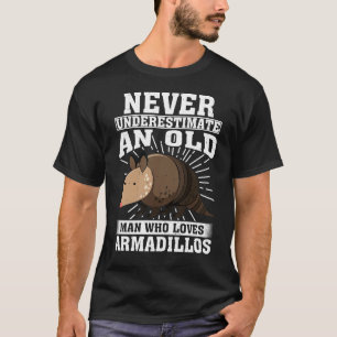 Camiseta Nunca Subestimes A Un Viejo Que Ama Al Armadillo
