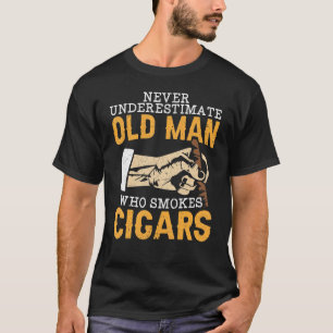 Camiseta Nunca Subestimes A Un Viejo Que Fuma Cigaros