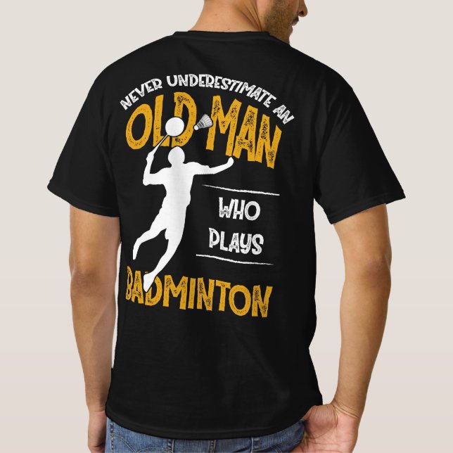 Camiseta Nunca Subestimes A Un Viejo Que Juega A Badminton (Reverso)