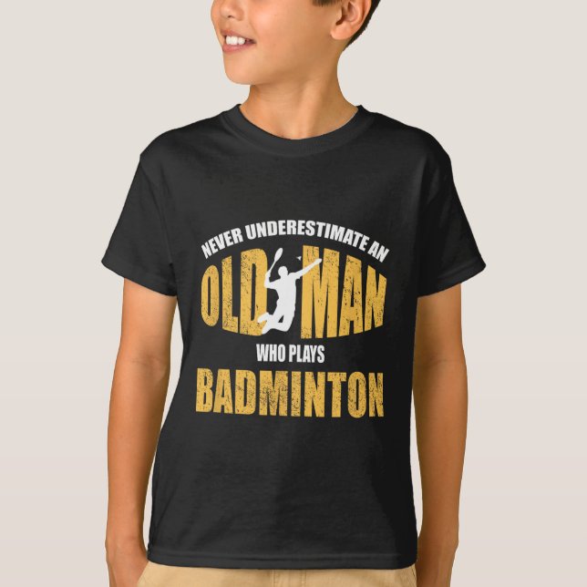 Camiseta Nunca Subestimes A Un Viejo Que Juega A Dminton (Anverso)