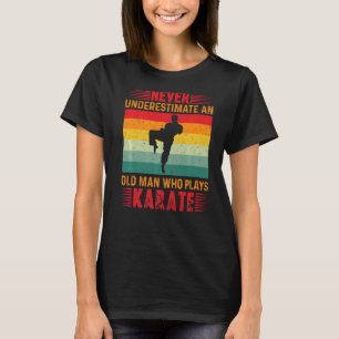 Camiseta Nunca Subestimes A Un Viejo Que Juega A Karate Por