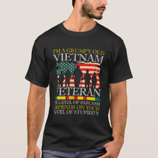 Camiseta Nunca Subestimes A Un Viejo Que También Es Vietnam