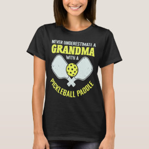 Camiseta Nunca Subestimes A Una Abuela Con Una Patra De Pic