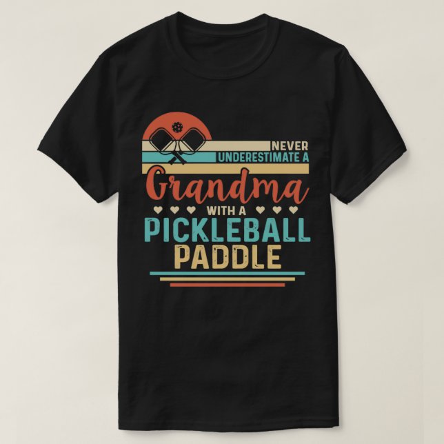 Camiseta Nunca subestimes a una abuela con una pelota de pe (Diseño del anverso)