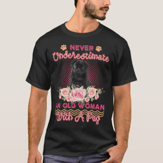 Camiseta Nunca subestimes a una anciana con un Pug divertid
