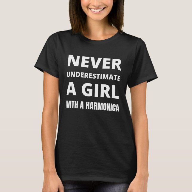 Camiseta Nunca subestimes a una chica con una armónica (Anverso)