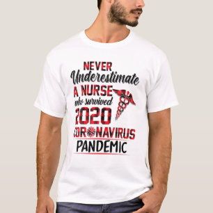 Camiseta Nunca Subestimes A Una Enfermera Que Sobrevivió A