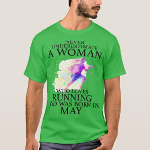 Camiseta Nunca subestimes a una mujer a la que le encanta c
