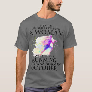 Camiseta Nunca subestimes a una mujer a la que le encanta c