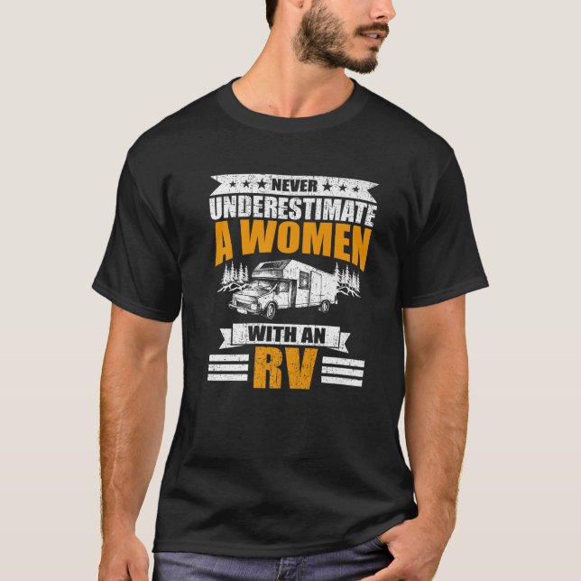 Camiseta Nunca Subestimes A Una Mujer Con Un Camping RV (Anverso)
