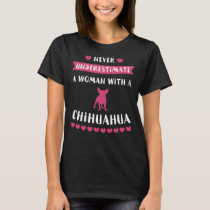 Camiseta Nunca Subestimes A Una Mujer Con Un Chihuahua