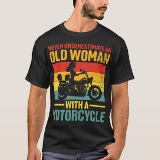 Camiseta Nunca Subestimes a una Mujer Mayor con una Motocic