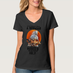 Camiseta Nunca Subestimes A Una Mujer Que Ama A Los Caballo