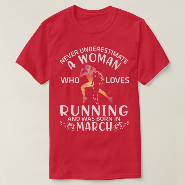 Camiseta Nunca Subestimes A Una Mujer Que Ama Correr Y (Diseño del anverso)