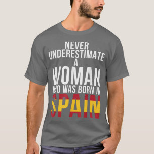 Camiseta Nunca subestimes a una mujer que nació en España