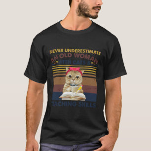 Camiseta Nunca Subestimes A Una Vieja Con Gatos