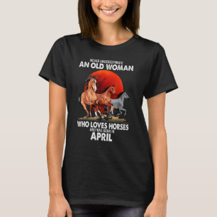 Camiseta Nunca Subestimes A Una Vieja Que Ama Los Caballos