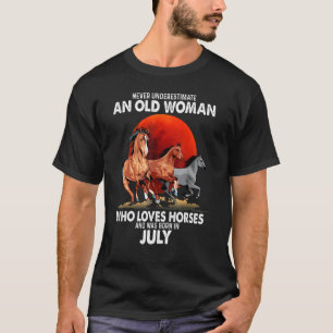 Camiseta Nunca Subestimes A Una Vieja Que Ama Los Caballos