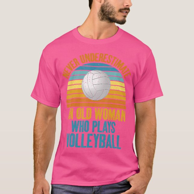 Camiseta Nunca Subestimes A Una Vieja Que Juega Voleibol (Anverso)
