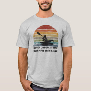 Camiseta Nunca subestimes al anciano con kayak