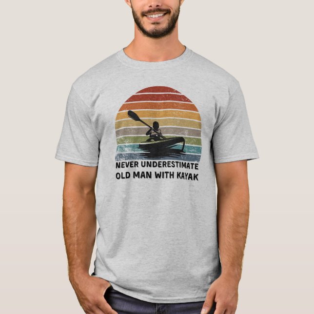 Camiseta Nunca subestimes al anciano con kayak (Anverso)