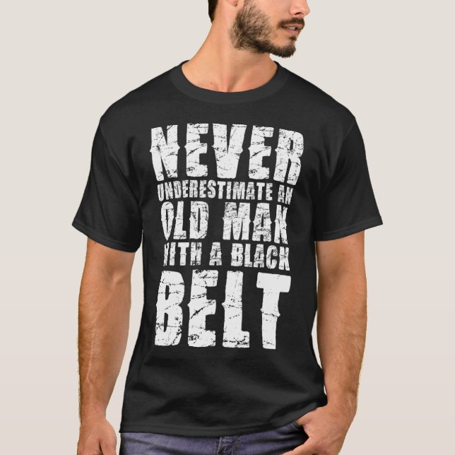 Camiseta Nunca Subestimes Al Viejo Con Cinturón (Anverso)